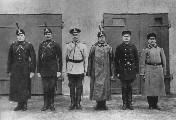 Форма одежды городовых и конюхов конно-полицейской стражи образца 1899-го года. военное, жандармы, исторические фото, милиция, полиция, факты