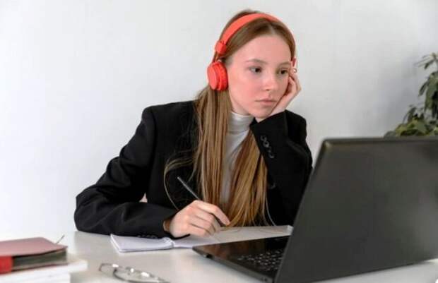 В России названа самая востребованная вакансия для подростков. И это не курьер