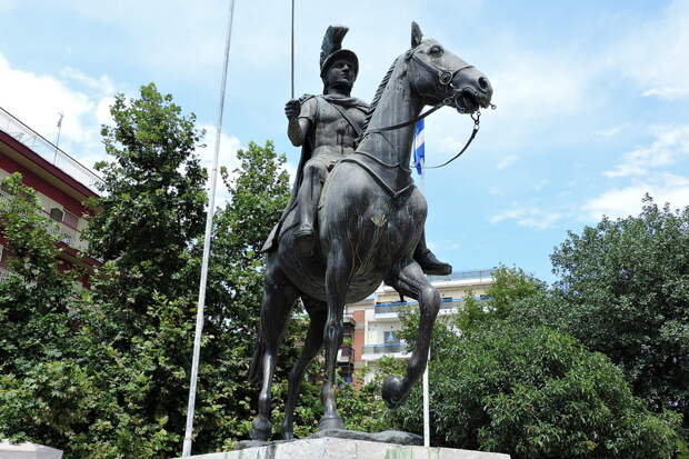 Ещё одно скульптурное изображение эпирского царя из ещё одного греческого города Арта - Пирр: авантюрист, полководец, правитель | Warspot.ru