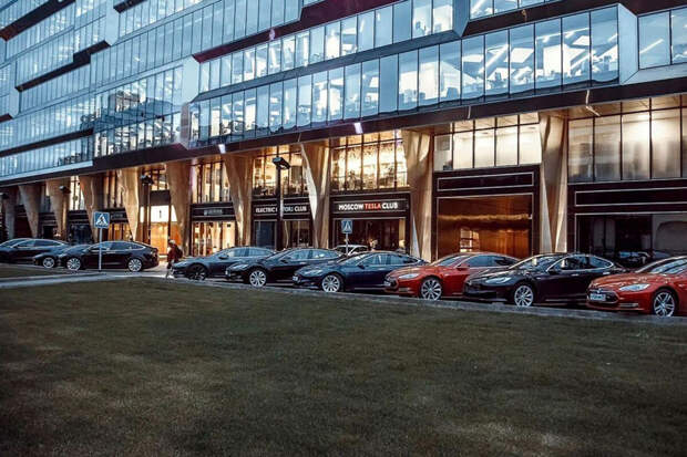 SHOT: крупнейший поставщик Tesla в РФ обманул покупателей на сотни миллионов рублей