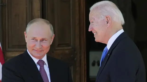 Байден обсудил по телефону с Путиным эскалацию на границе России и Украины