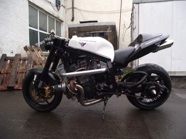 Стритфайтер Suzuki GSX-R750/Bandit