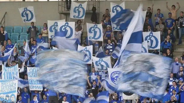 Фанаты «Торпедо» и «Динамо» устроили драку перед матчем Кубка России по футболу