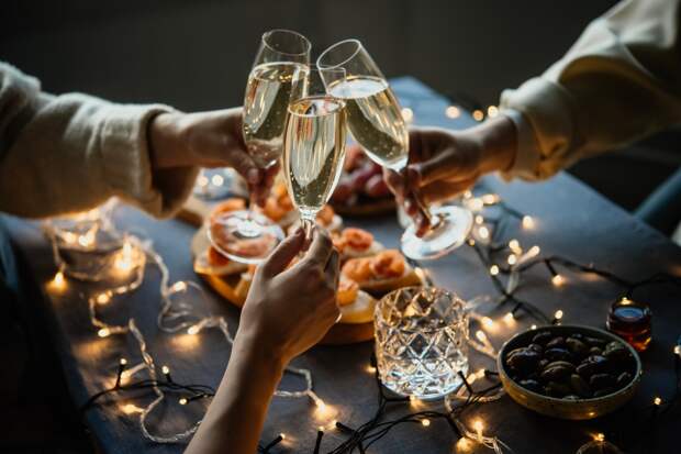 Названы два главных покупателя российского шампанского