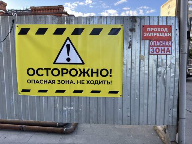 Стало известно, зачем сквер в Екатеринбурге строители обнесли забором и начали уничтожать в нем деревья