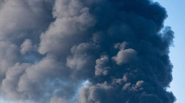 В Сети опубликовали видео удара ВСУ по заводу в Брянске