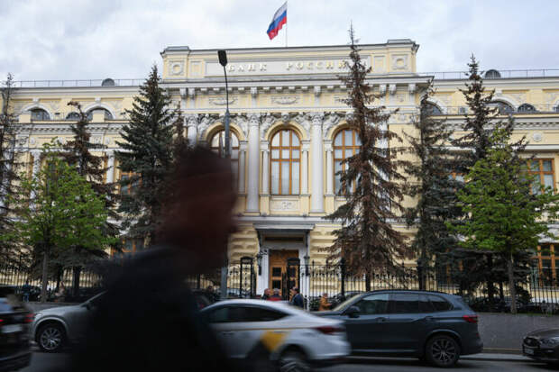 ЦБ вновь снизит ключевую ставку 22 июля. Что это значит