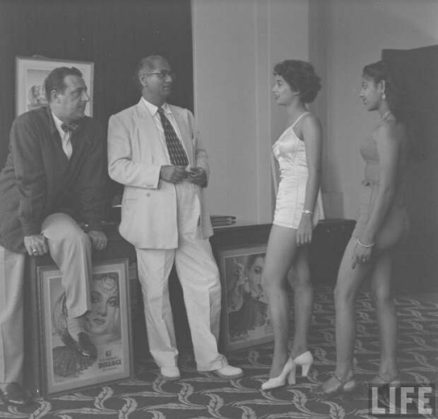 21 редкое фото того, как проходил кастинг в Болливуде в 1951 году