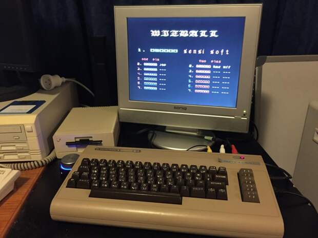 Старенький компьютер из 80-х, Commodore 64, возвращается с усовершенствованной клавиатурой