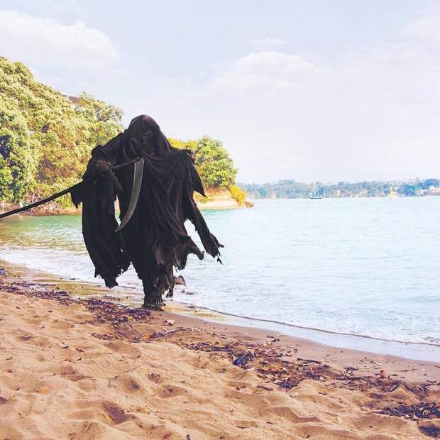 Смерть с косой напоминает в Новой Зеландии: будьте осторожны в воде! Instagram, вода, креатив, предупреждение, смерть, смерть с косой