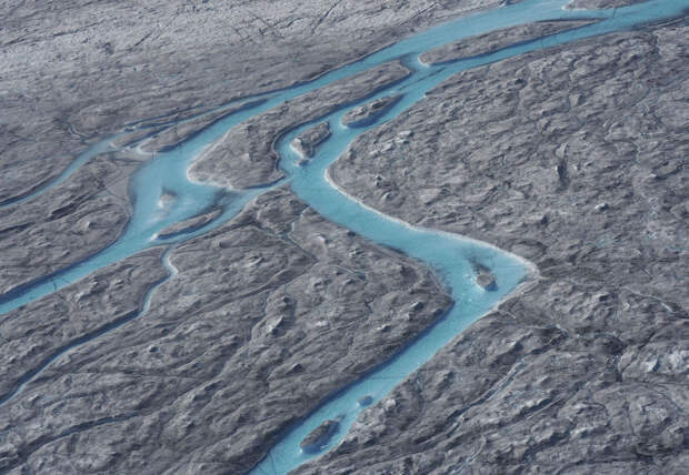 Реки талой воды с ледников