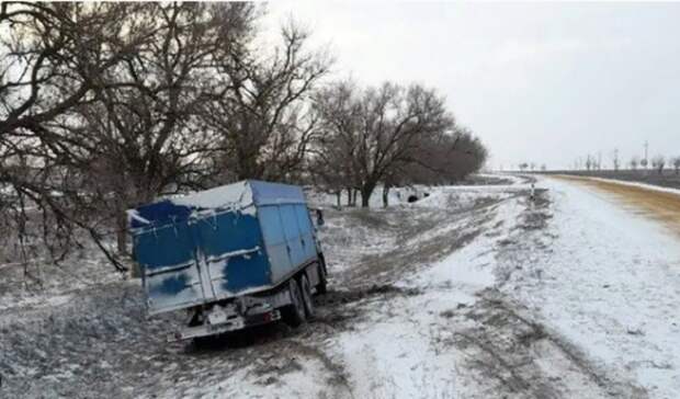 Школьник бросился под колеса грузовика на Ставрополье