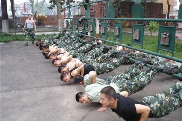 Суровая китайская армия (21 фото)