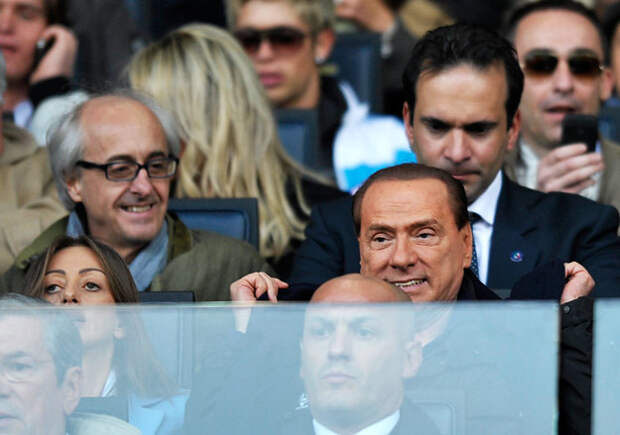 Берлускони выставил на продажу AC Milan