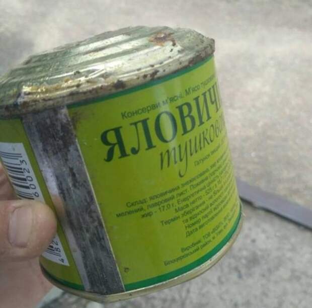 В Одессе на складе обнаружили тонны просроченных консервов, руководитель центра обеспечения уже «заболел»