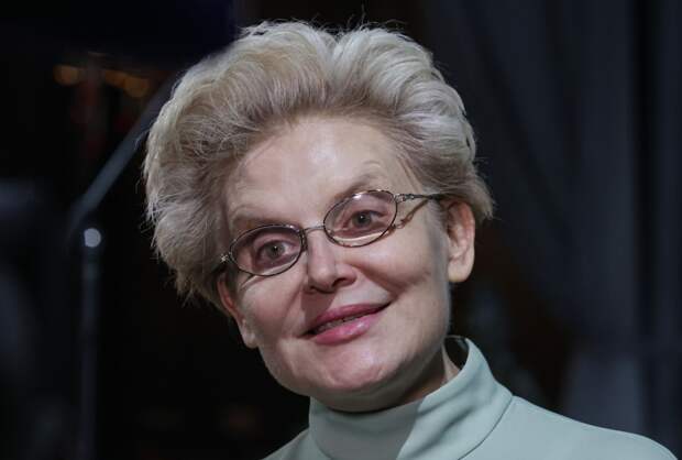 Малышева поспорила с соведущими «Жить здорово!» о пользе подсолнечного и оливкового масла