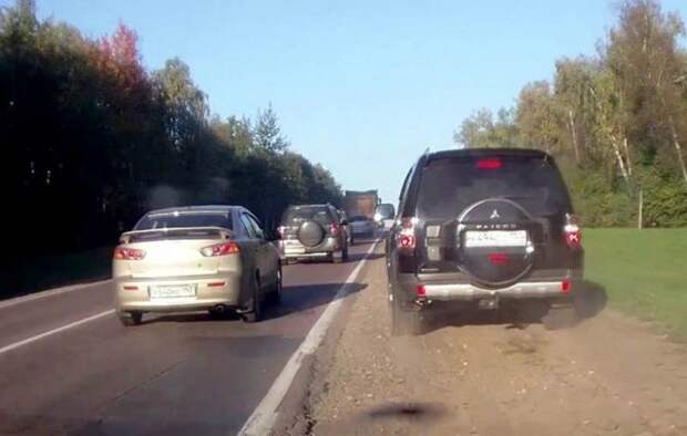 Берегись «обочечника». Водителя признали виновным за ДТП с автомобилем, едущим по обочине автомобиль, водитель, дтп, обочина