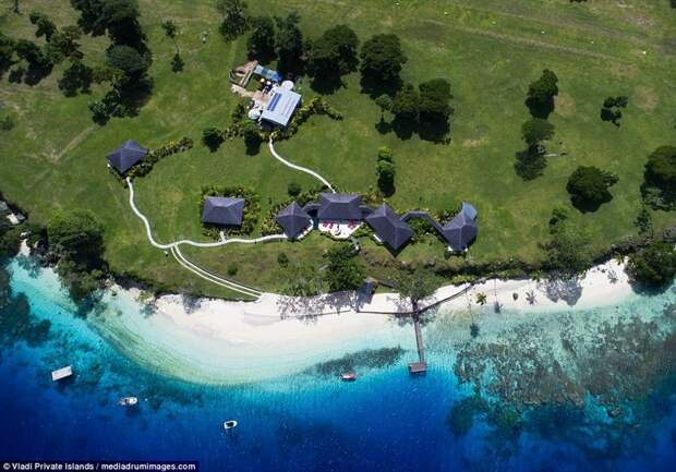 Вид с воздуха на строения ynews, остров, продается, продается остров, рай, райское место, тихий океан, тропический курорт