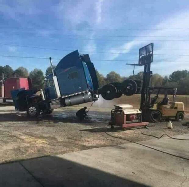 А это вообще безопасно? грузовик, грузовики, камаз, прикол, тягач, юмор