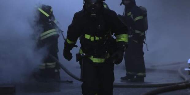 Строящийся жилой комплекс загорелся в Артёме: на месте работают пожарные и прокуратура