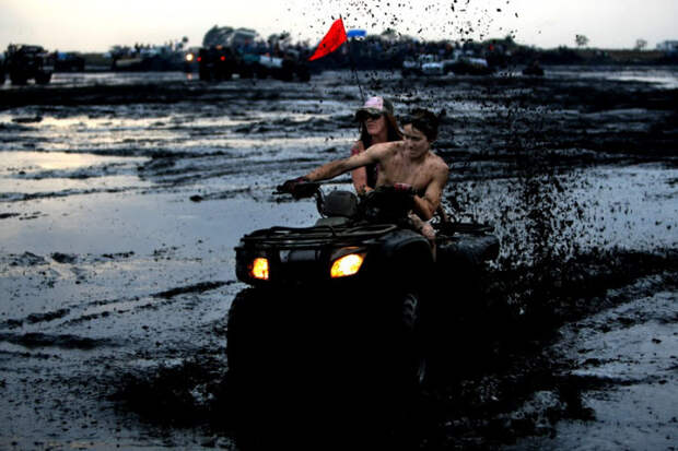 Фестиваль грязи Okeechobee Mudfest (38 фото)