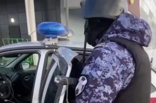 В Пушкине мужчина попытался украсть окно из магазина