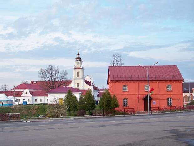 В центре несколько исторических зданий Орша, беларусы, длиннопост, красивые города, лукашенко, путешествия