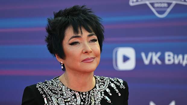 Лолита выкупила свой концерт в «Крокусе», отмененный на ТВ из-за «голой вечеринки»