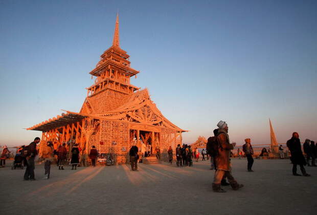 Храм Юноны на ежегодном фестивале Burning Man Храм Юноны на ежегодном фестивале Burning Man