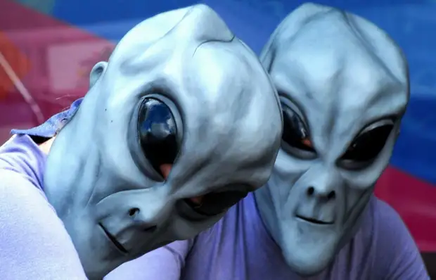 Попытка объяснить с научной точки зрения, что заставляет людей верить в похищения. Попытка объяснить с научной точки зрения, что заставляет людей верить в похищения.