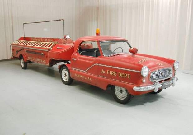 Старинная пожарная машина на аукционе (15 фото) Старинная пожарная машина на аукционе (15 фото)