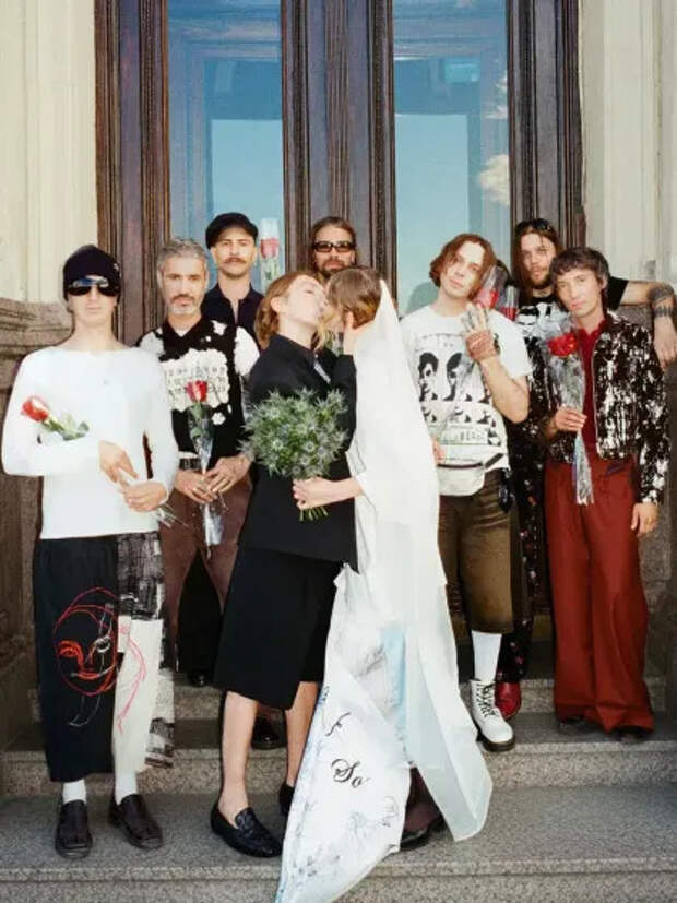 Мария Миногарова и Александр Горчилин с друзьями для Sobaka.ru