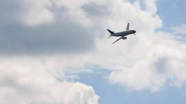 Экстренно приземлившийся в Ростове Sukhoi Superjet временно отстранили от полетов