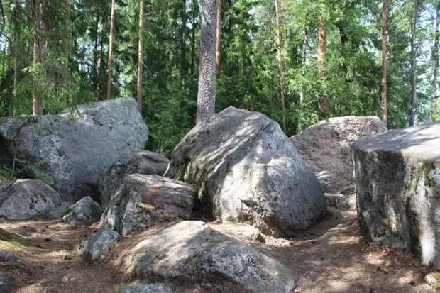 "Тянутся сосны в прозрачное небо, глыбы гранита заснули давно..." Парк Монрепо в Выборге
