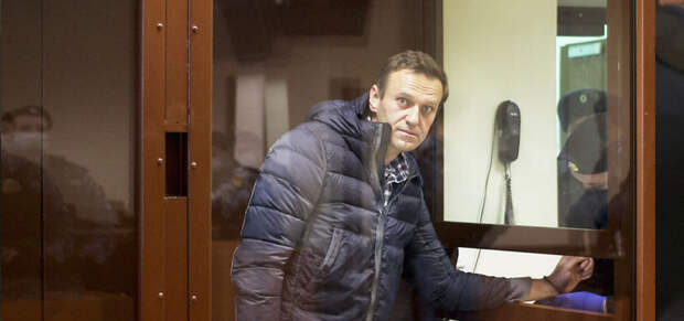 Почти треть россиян назвала несправедливым решение суда отправить Навального в колонию