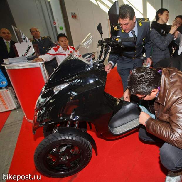 Китайские трициклы YB 250 ZKT на EICMA 2011