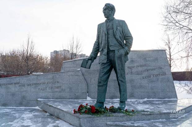 Без аны онытырга тиеш түгел: Казанда Һади Такташның 125 еллыгын билгеләп уздылар