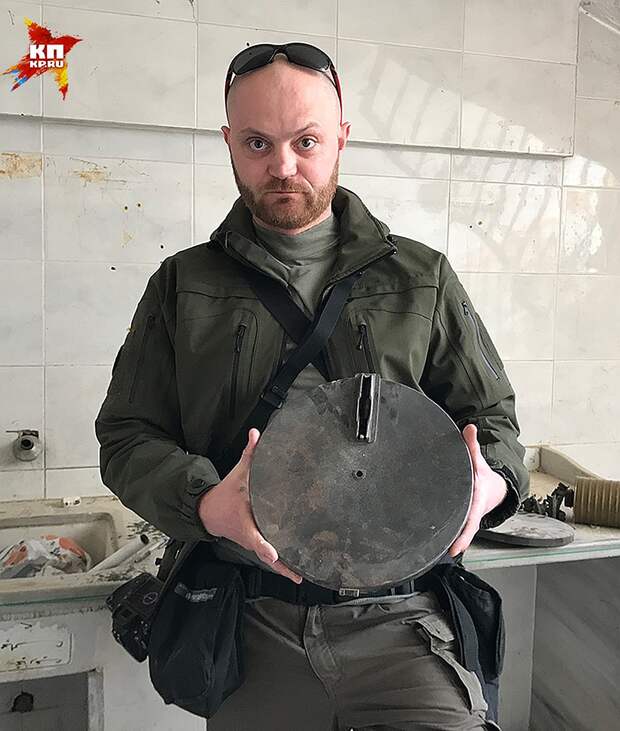 Военкор КП на бывших позициях террористов нашел диски от старого советского пулемета Дегтярява Фото: Александр КОЦ