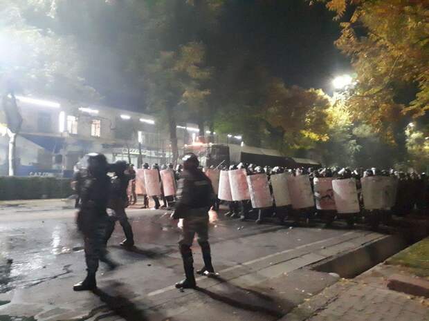 Разгон майдана в Бишкеке.