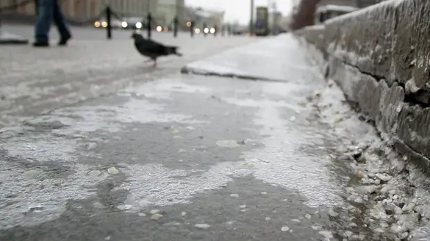 Синоптики предупредили о гололёде и усилении ветра в ХМАО
