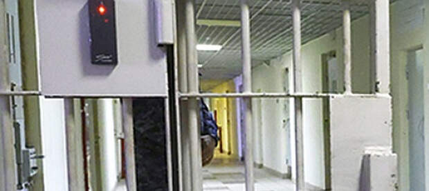 Контр-адмирала в отставке, похитившего почти 600 млн рублей Минобороны РФ, приговорили к 4,5 годам заключения, но сразу освободили