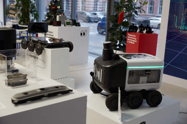 В Москве открылась выставка роботов-доставщиков