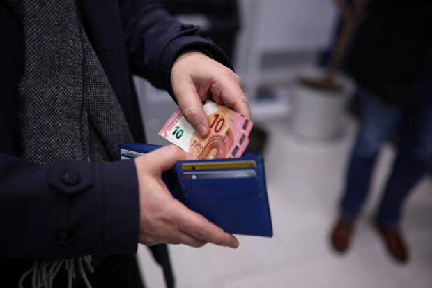 В Европе придумали способ сделать евро популярнее