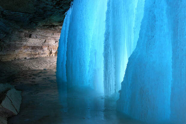 FrozenWaterfalls02 Удивительные замерзшие водопады по всему миру