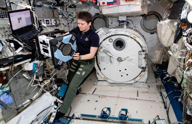 Мини-роботы в космосе: NASA испытывает электронных помощников человека для обслуживания в дальних перелетах