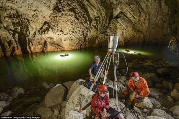 Снимки с экспедиции 2013 года, когда исследователям из Британии и Китая удалось изучить границы пещеры с помощью 3D-лазера и определить ее площадь в мире, интересное, китай, пещера, природа, фото, фоторепортаж, экспедиция