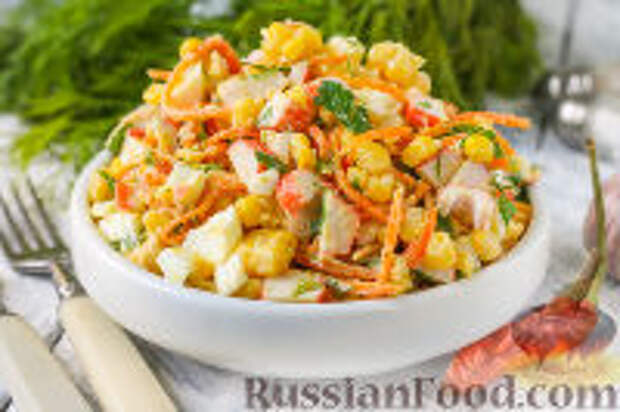 Фото к рецепту: Салат с крабовыми палочками и морковью по-корейски