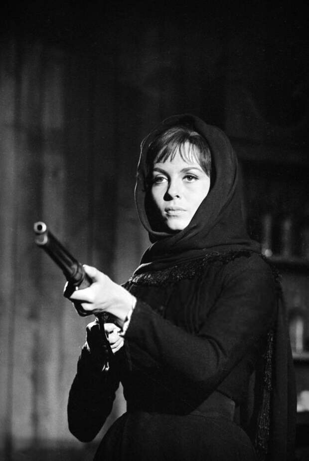 Мишель Мерсье на съемках фильма «Веревка и кольт» (1969)