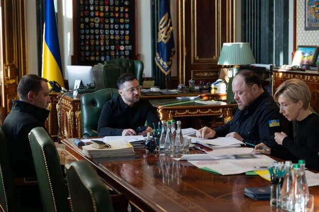 В Киеве зреет раскол, Зеленский устраивает уже не всех