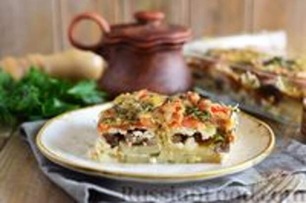 Фото к рецепту: Картофельная запеканка с мясом и помидорами под сыром
